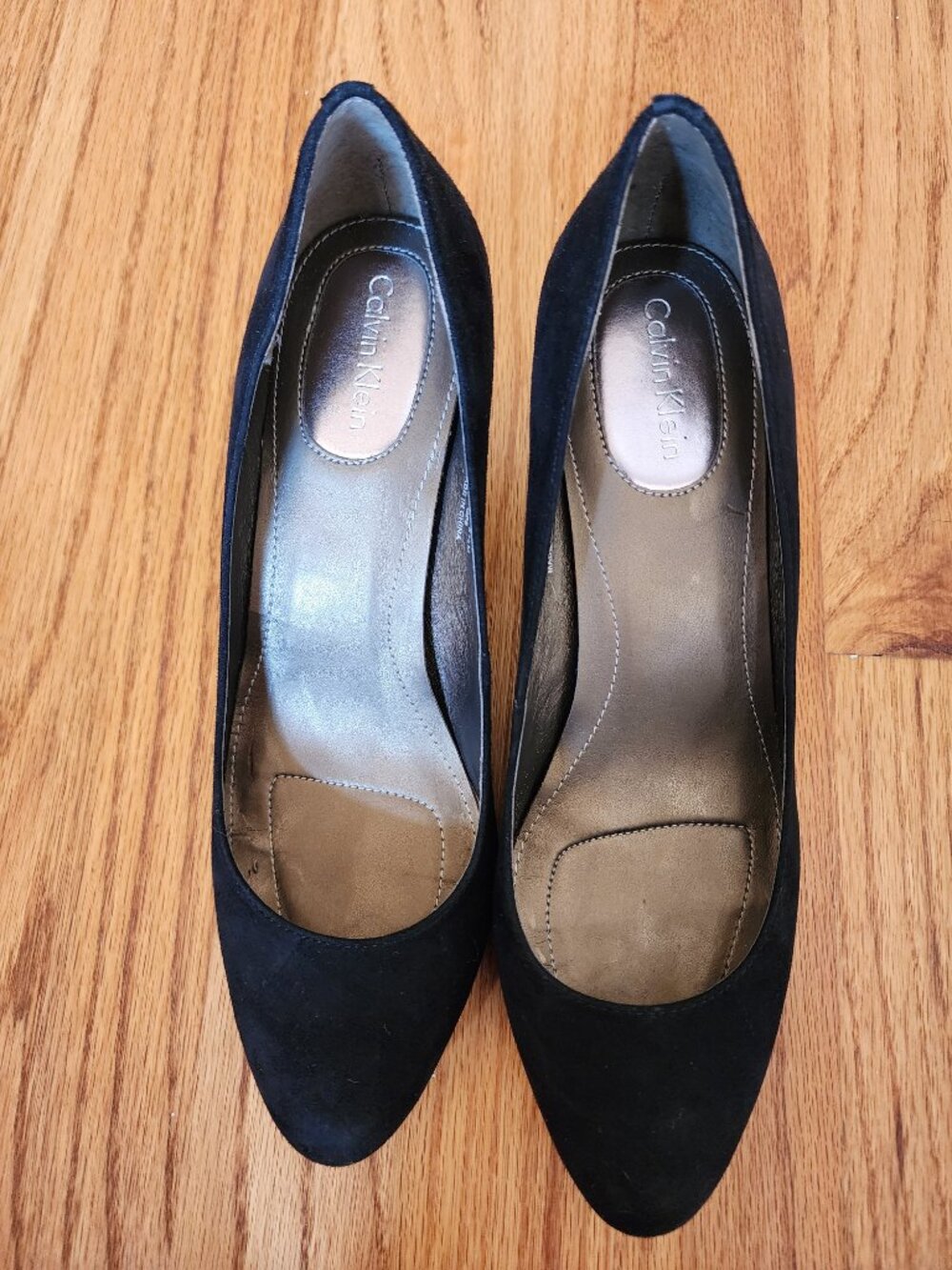 NWOT Calvin Klein Paxter Black Suede Almond Toe Mid Heel Pumps 6.5M